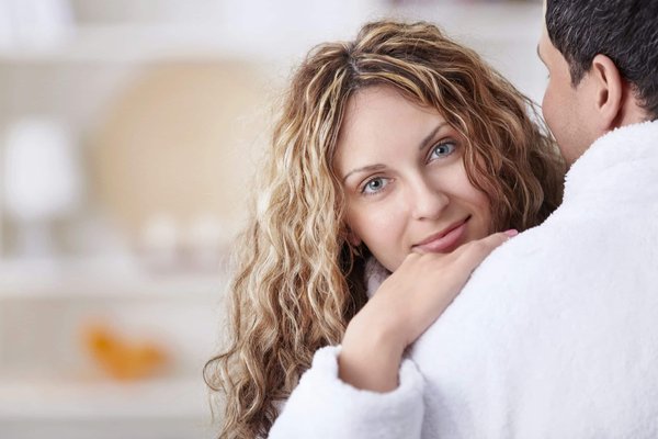 Assortir sa tenue de soirée avec celle de son partenaire : les clés du succès